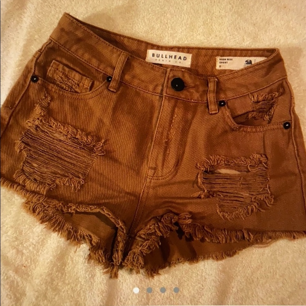 Brown Ripped Shorts 🤎